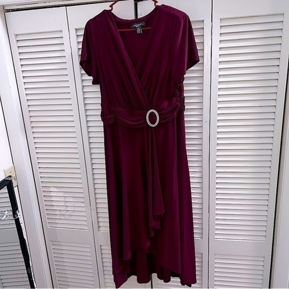 Maroon Formal Dress Size 14W with Rhinestone Clasp
